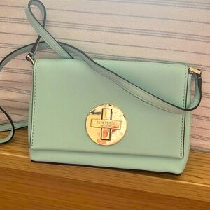Kate Spade crossbody bag. Only used a few times, good condition.